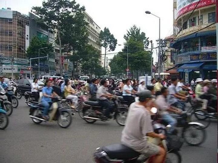 Xu hướng Giật mình ngã nhào khi gặp xe: Hotspot Matrix tiết lộ bí quyết video viral